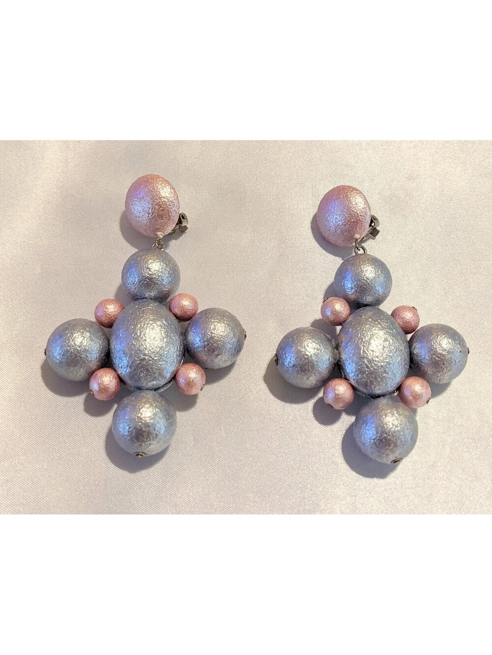 Vintage Mod Clip Dangle Earrings Textured Pink And Silver Tone Beads 3 1/8" Long